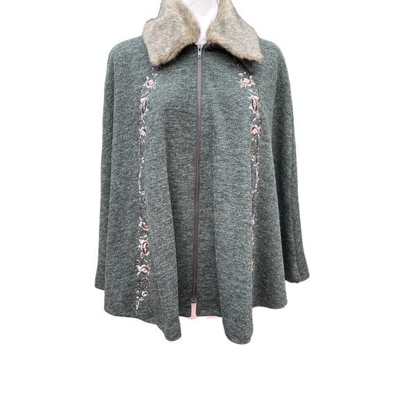 I Heart You Cape Faux Fur Collar - Picture 1 of 14